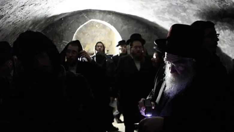 In the Tomb of Otniel Ben Kanaz (archive)