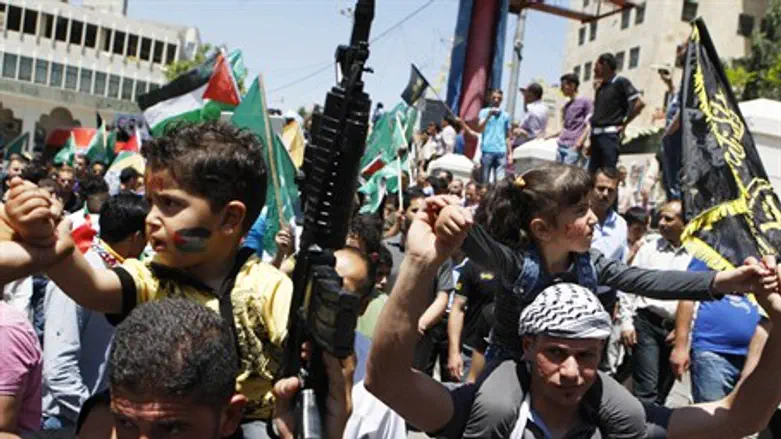 Protesters in Hevron