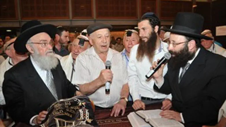 ניצולי שואה חוגגים בר מצווה