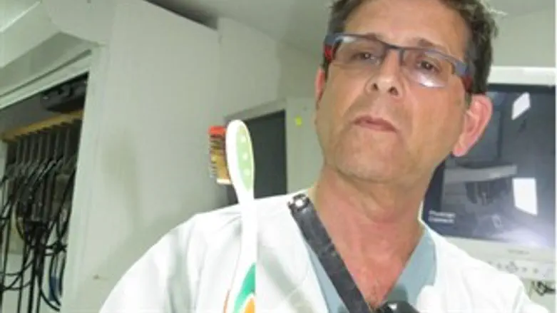 ד"ר סגול והמברשת