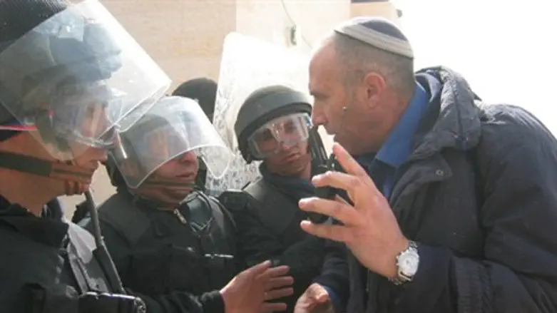 Моти Йогев в Амоне