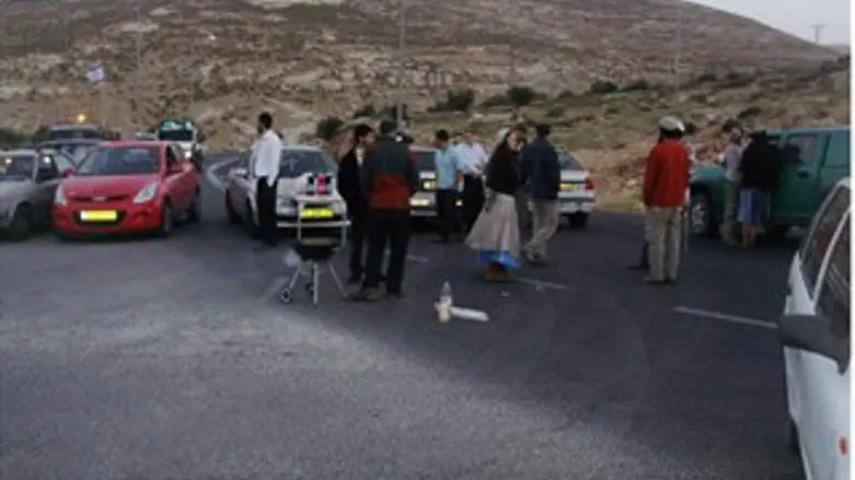 חסמו את הכביש