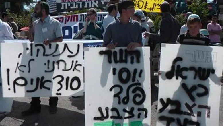 Anti-demolition protesters