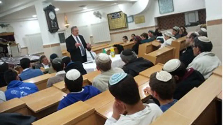 השר נפגש עם הורים וחניכים