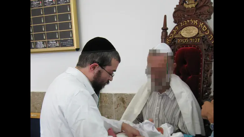 ברית מילה לבן ניצולה מכפר ערבי