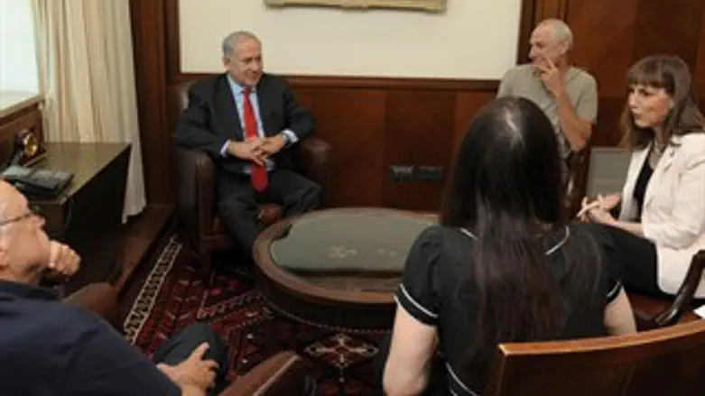 עם הספר. נתניהו, לבנת והסופרים