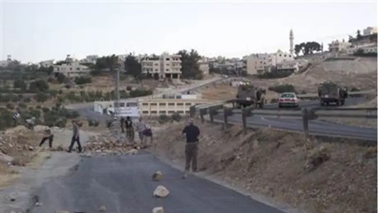 Blocking road to Tukua