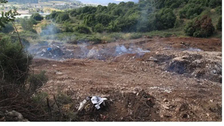 Smoking Ma'alot dump pit may be 15-20m deep