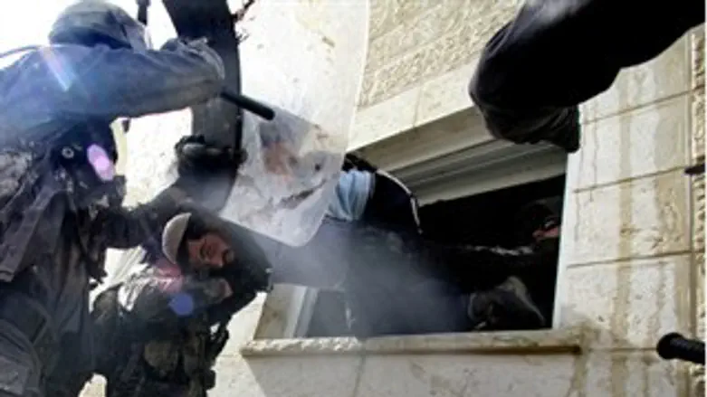 לוחמי מג"ב בעמונה