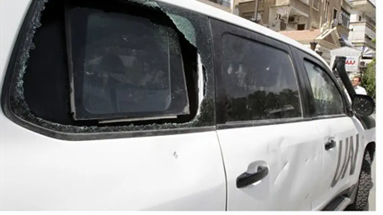Shattered window on UN vehicle in Damascus