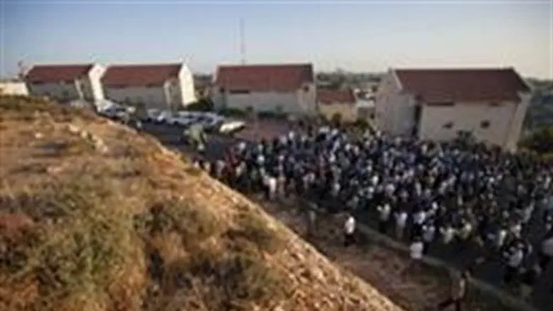 Prayers in the Ulpana neighborhood