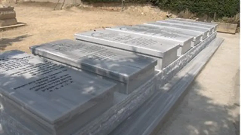 קבר שמונת בני המשפחה