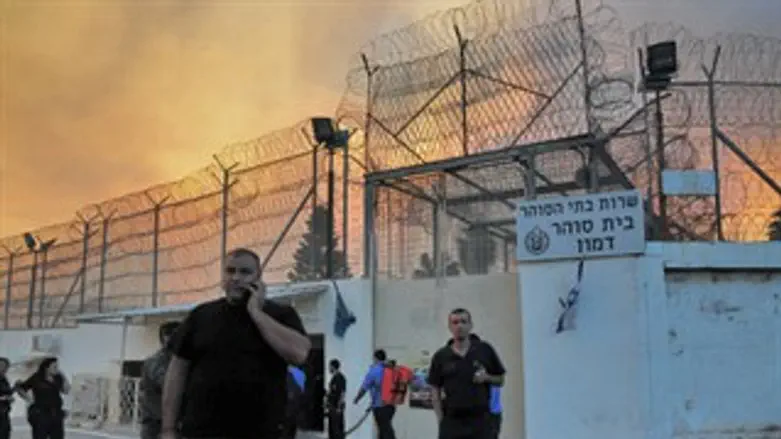 פינוי כלא דמון במהלך האסון