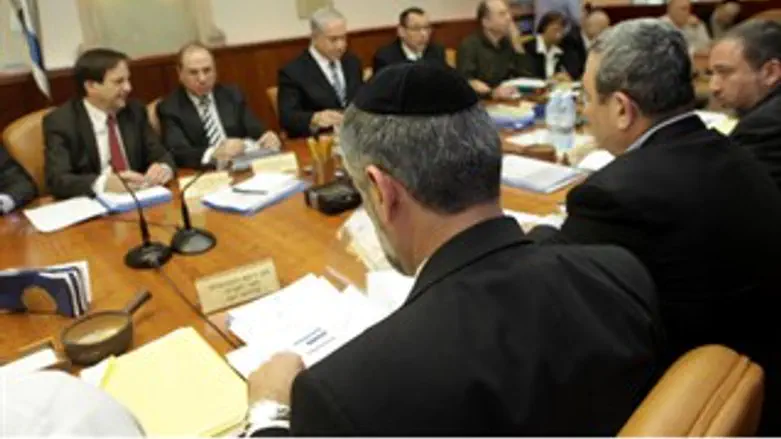 כולם אשמים. ישיבת הממשלה