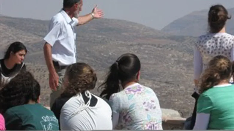 הנוער מוביל.