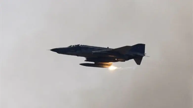 A Turkish Air Force F-4 warplane (file)