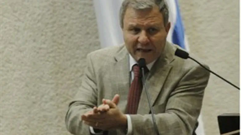 קשה בחוץ, קל בפנים. שטרית