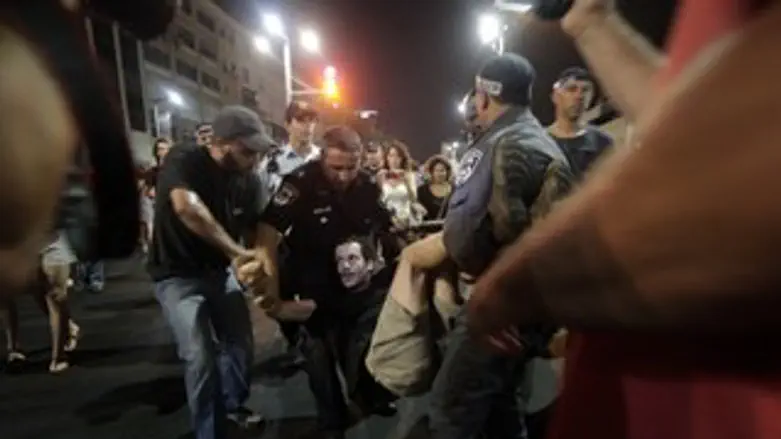 אלימות השוטרים בהפגנה בתל אביב