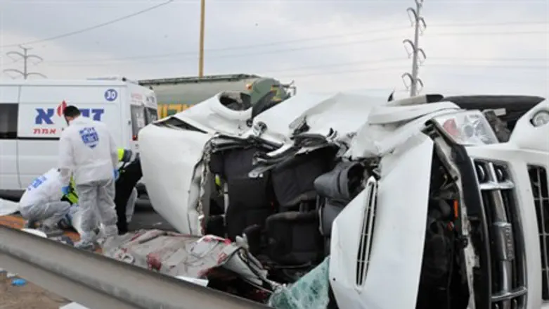 Overturned vehicle after fatal crash (file)