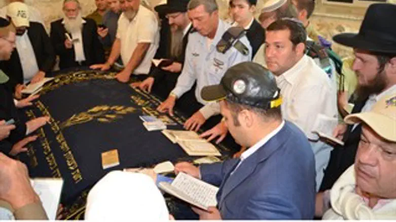 תפילה משותפת בקבר יוסף