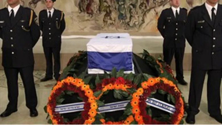 ארונו של יצחק שמיר