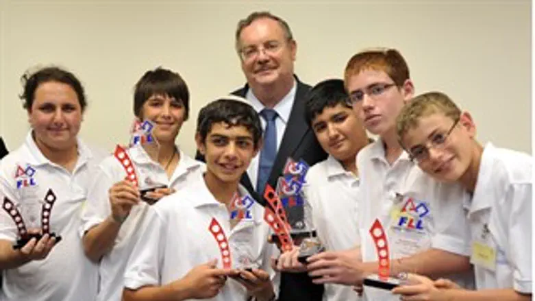 הנבחרת עם השר הרשקוביץ