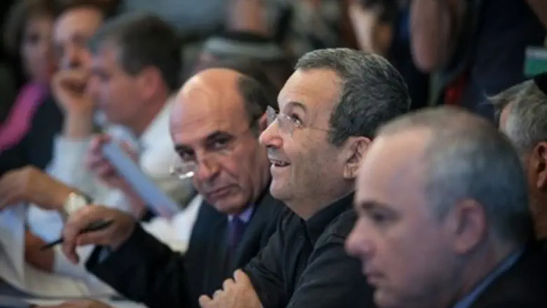 Mofaz, Barak and Netanyahu Sunday morning