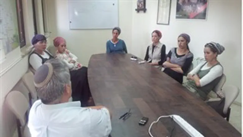 נשות מגרון עם אבי רואה