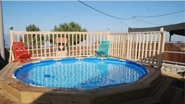 לישי למרגלות הנוף