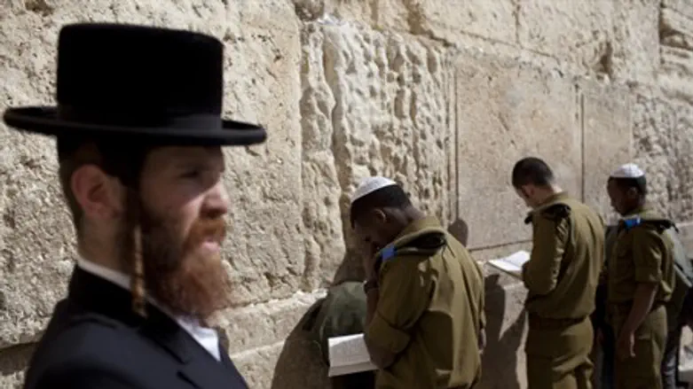 Hareidi man, IDF soldiers at Kotel