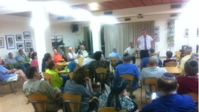 השר בסעד. הערב