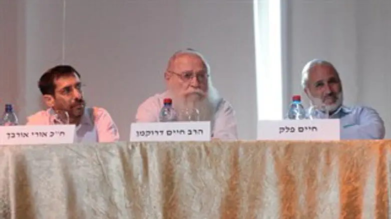 שולחן נואמי הכנס