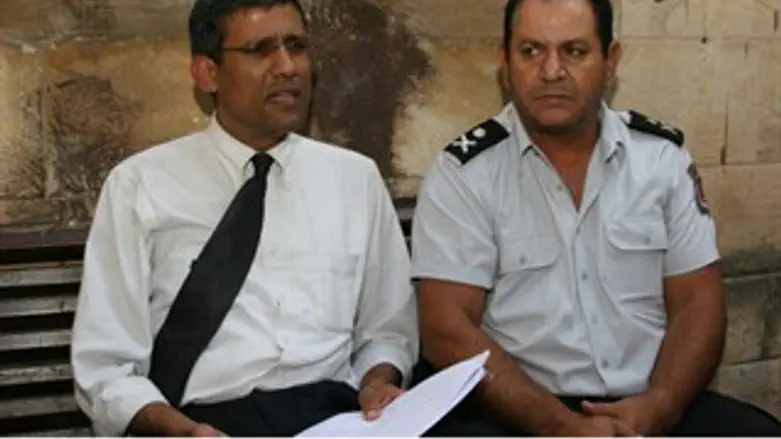 סויסה ועורך דינו בבית המשפט