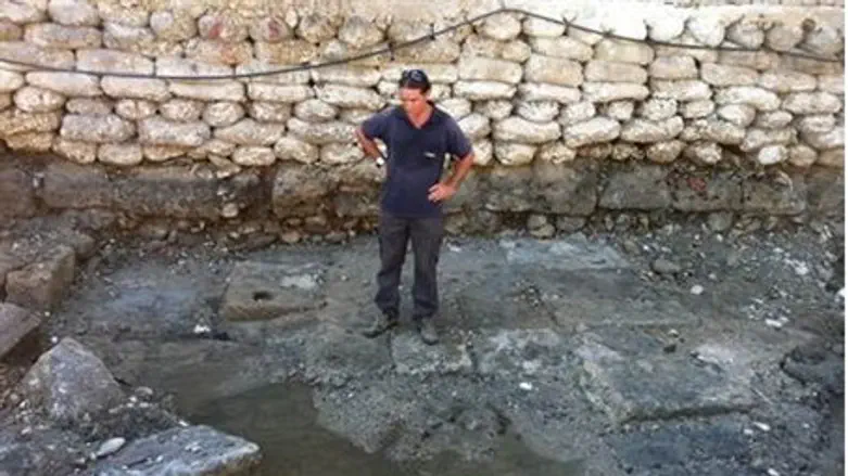 Harbor quay, moorings