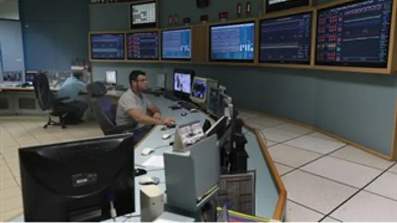 שיא בביקוש. חדר הבקרה בחברת החשמל