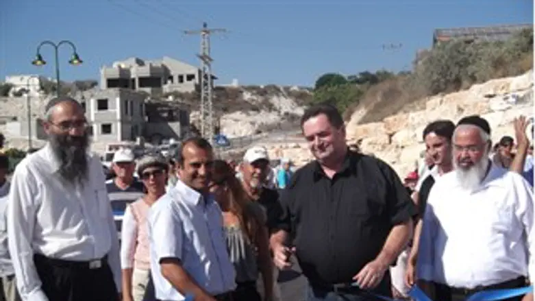 השר כץ גוזר את הסרט. היום