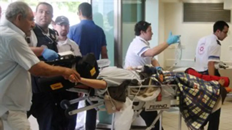 מפנים את פצועי הפיגוע בבולגריה