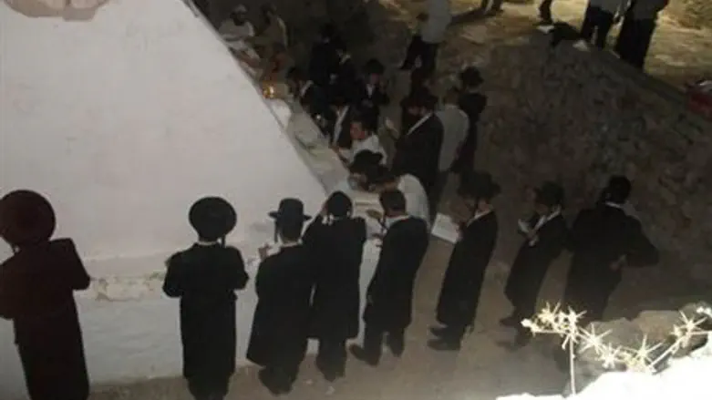 At the tomb of Elazar