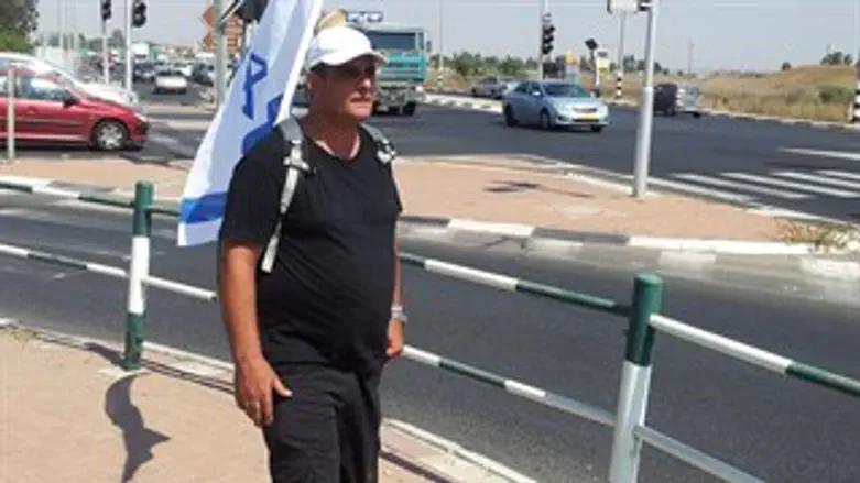 תמיר חג'ג' צועד