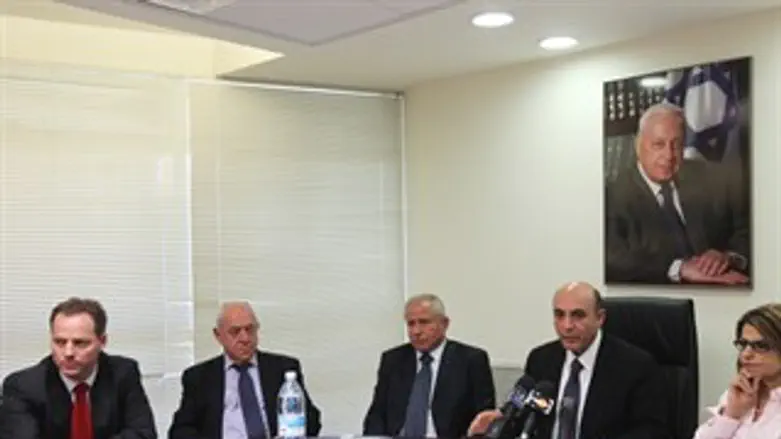 בדרך לפירוק. קדימה