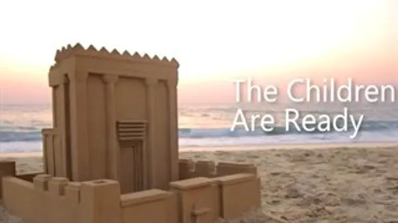 הילדים מוכנים לבית המקדש