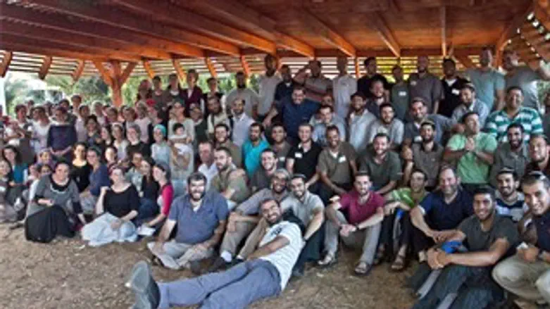 שמיניסטים למעגלים 