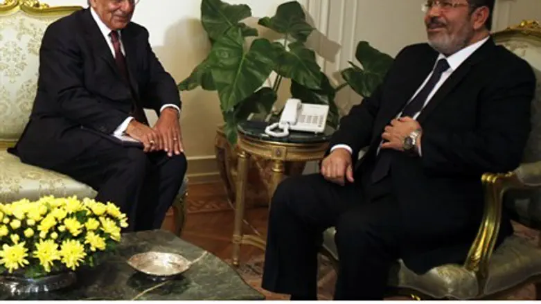 Leon Panetta, Mohamed Morsi in Cairo