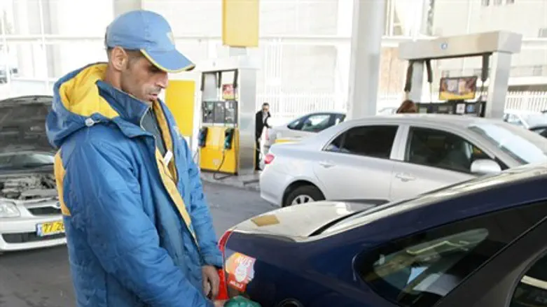 Автозаправочная станция. Иллюстрация