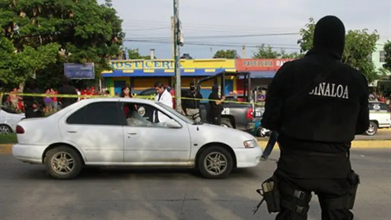 undercover police agents