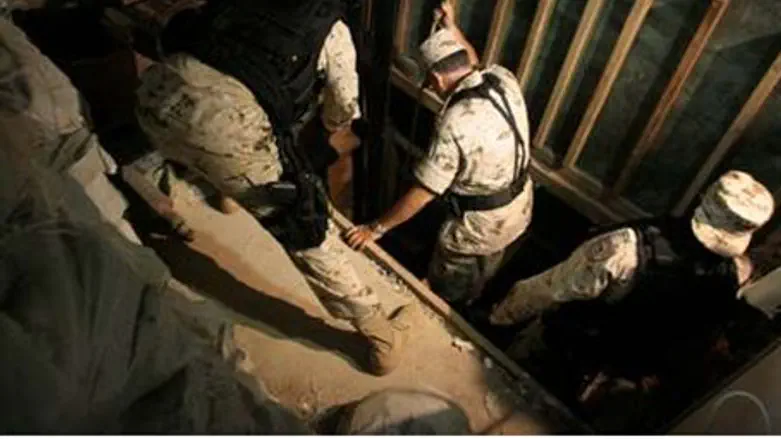Mexican Soldiers inspect the entrance of a cr