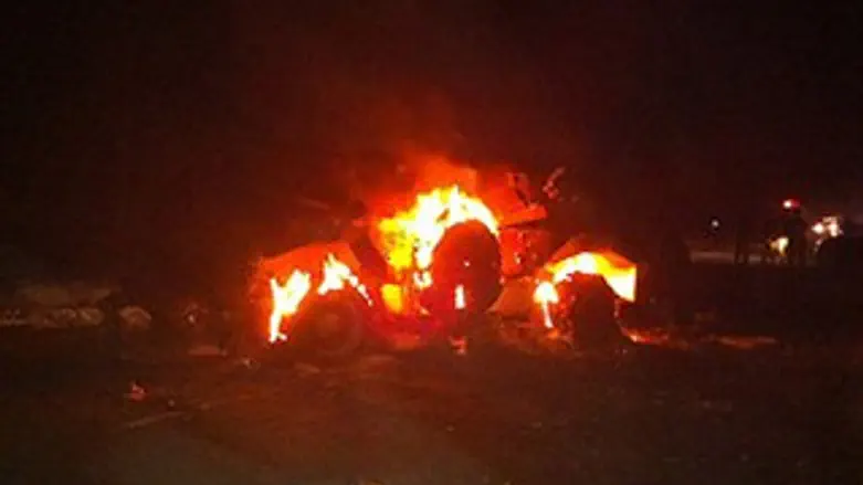 אחד המשוריינים עולה באש