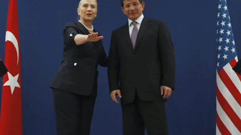 Hillary Clinton, Ahmet Davutoglu in Istanbul