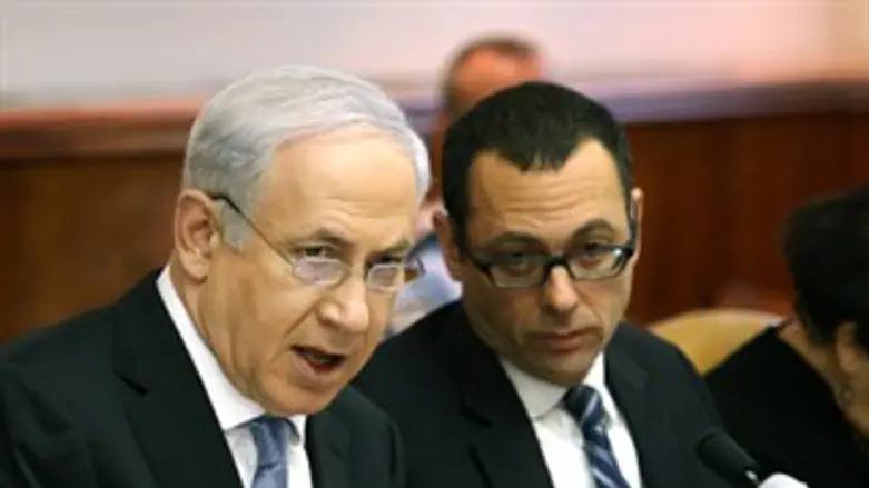 צבי האוזר ובנימין נתניהו