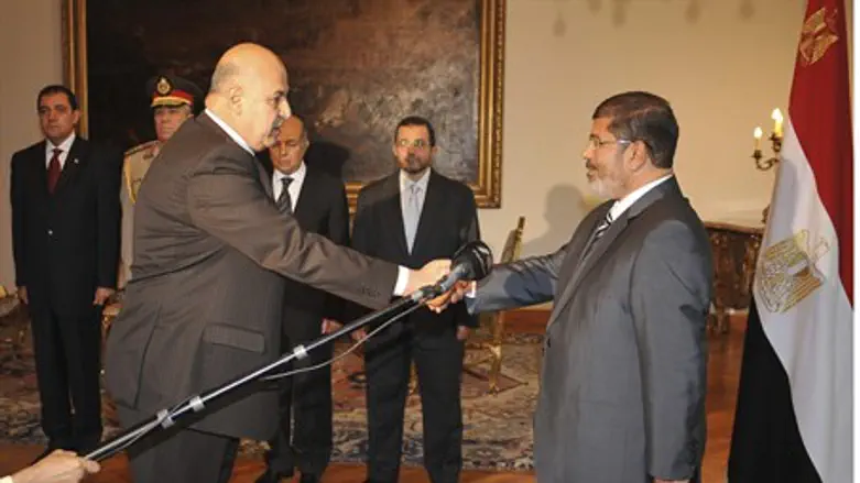 Morsi and new Vice President Judge Mahmoud Me